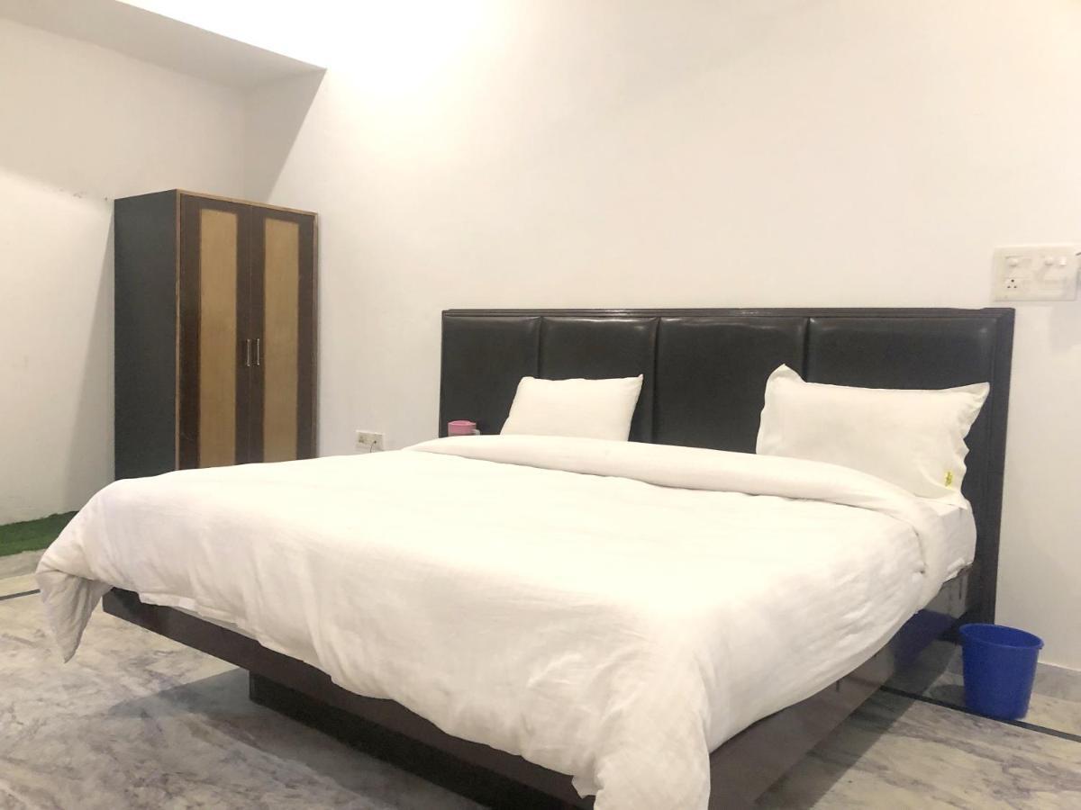 Hotel Shivanta Residency Risikés Kültér fotó