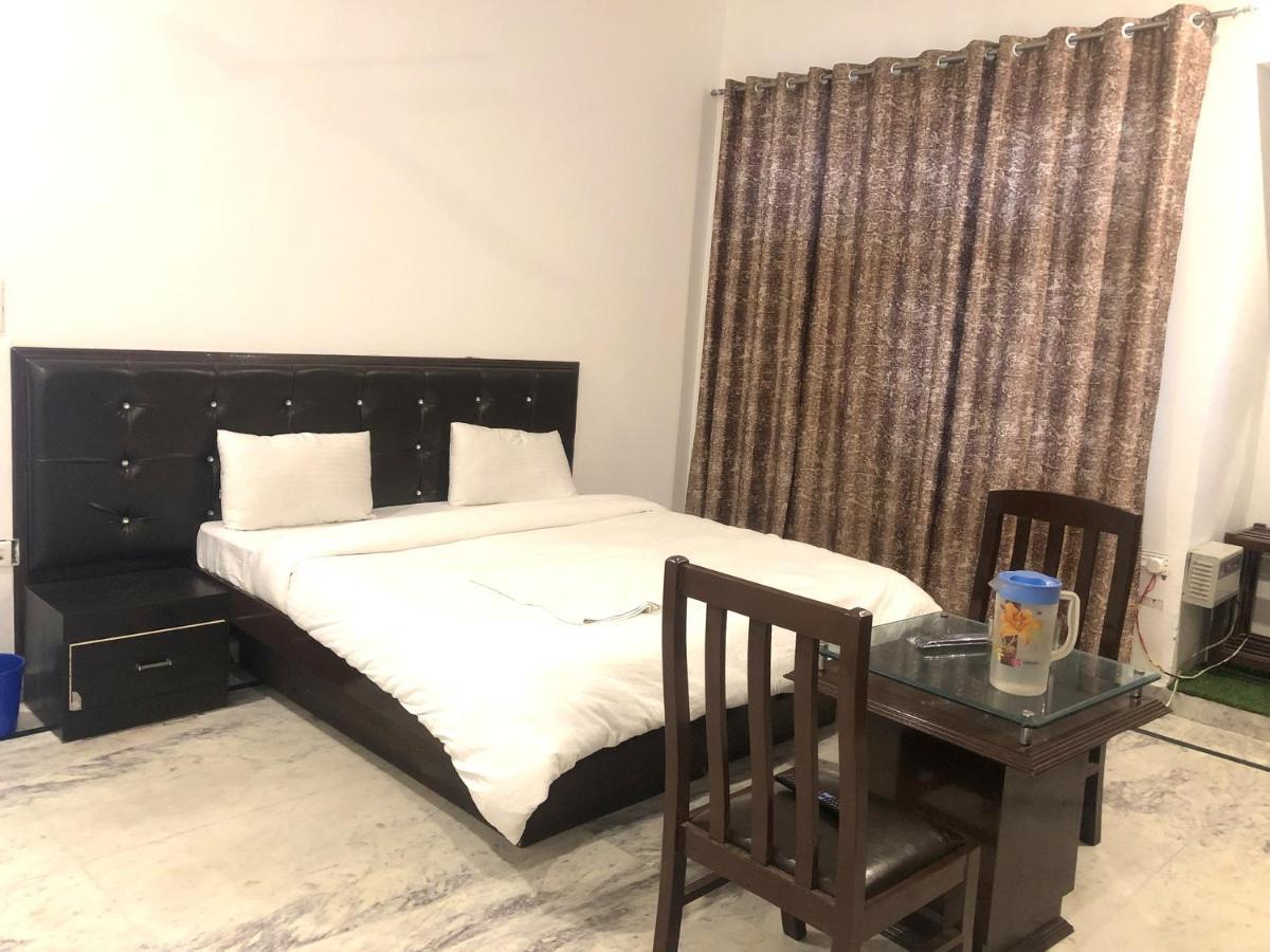 Hotel Shivanta Residency Risikés Kültér fotó