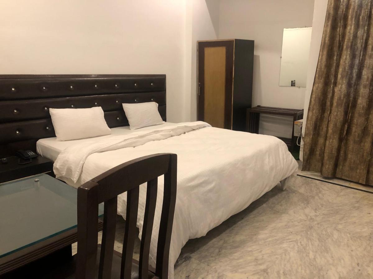 Hotel Shivanta Residency Risikés Kültér fotó