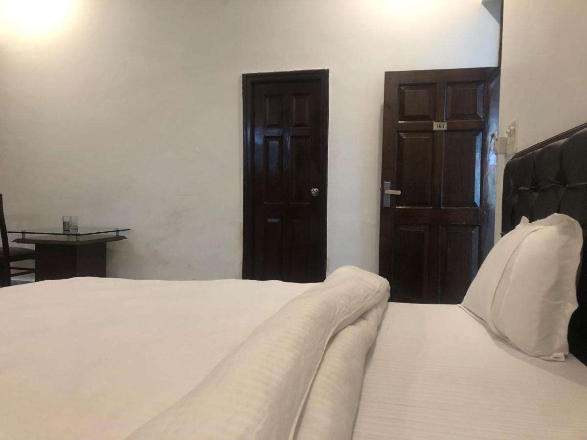Hotel Shivanta Residency Risikés Kültér fotó