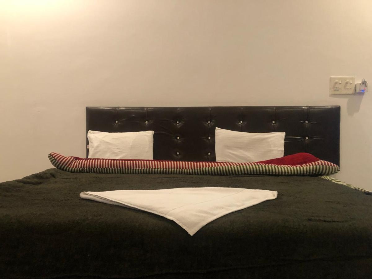 Hotel Shivanta Residency Risikés Kültér fotó