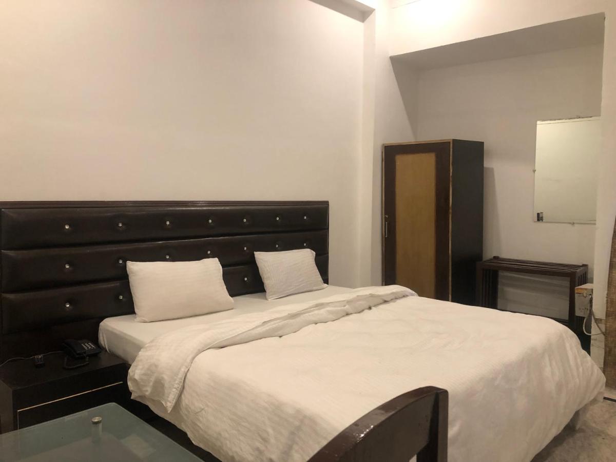 Hotel Shivanta Residency Risikés Kültér fotó