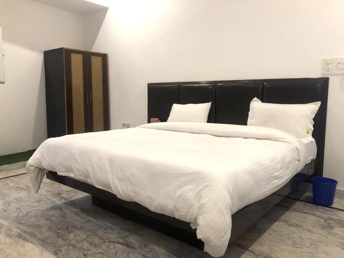 Hotel Shivanta Residency Risikés Kültér fotó