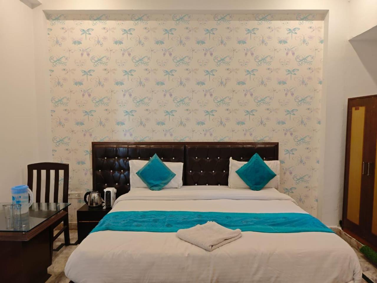 Hotel Shivanta Residency Risikés Kültér fotó