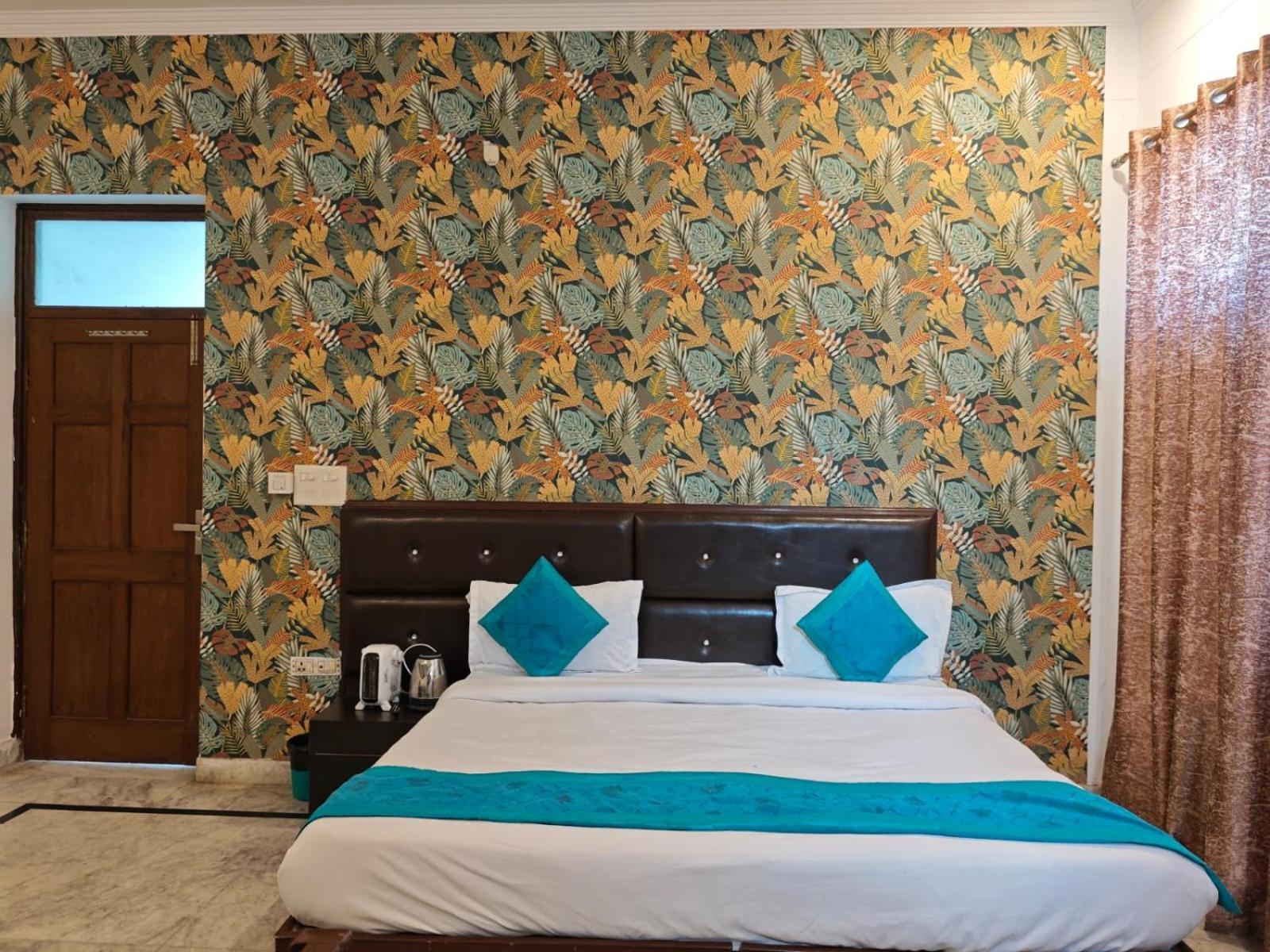 Hotel Shivanta Residency Risikés Kültér fotó